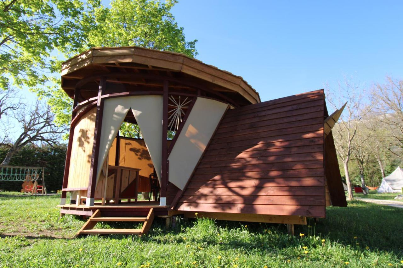 Habitat Createur - Hebergements Insolites Au Camping Municipal "Les Ecureuils" Recoubeau-Jansac Dış mekan fotoğraf