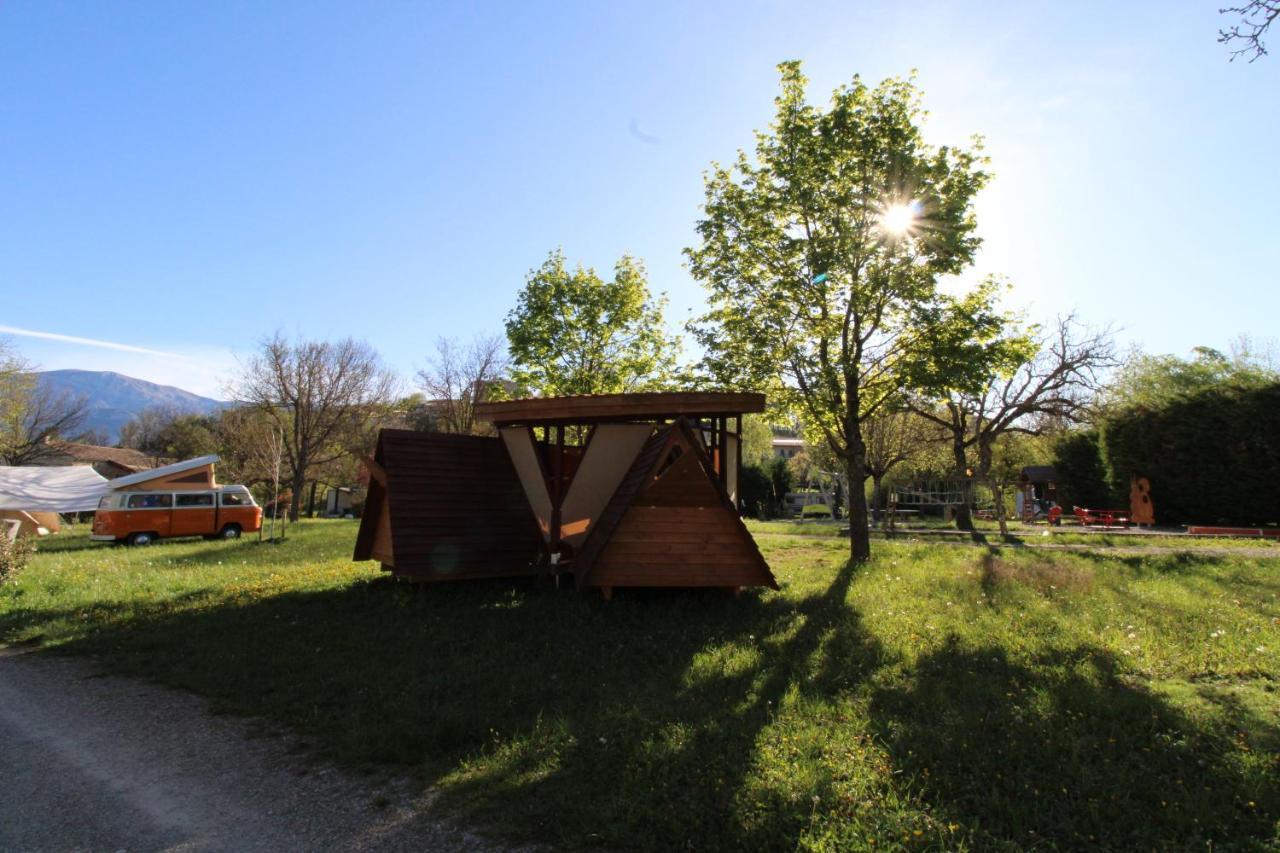 Habitat Createur - Hebergements Insolites Au Camping Municipal "Les Ecureuils" Recoubeau-Jansac Dış mekan fotoğraf