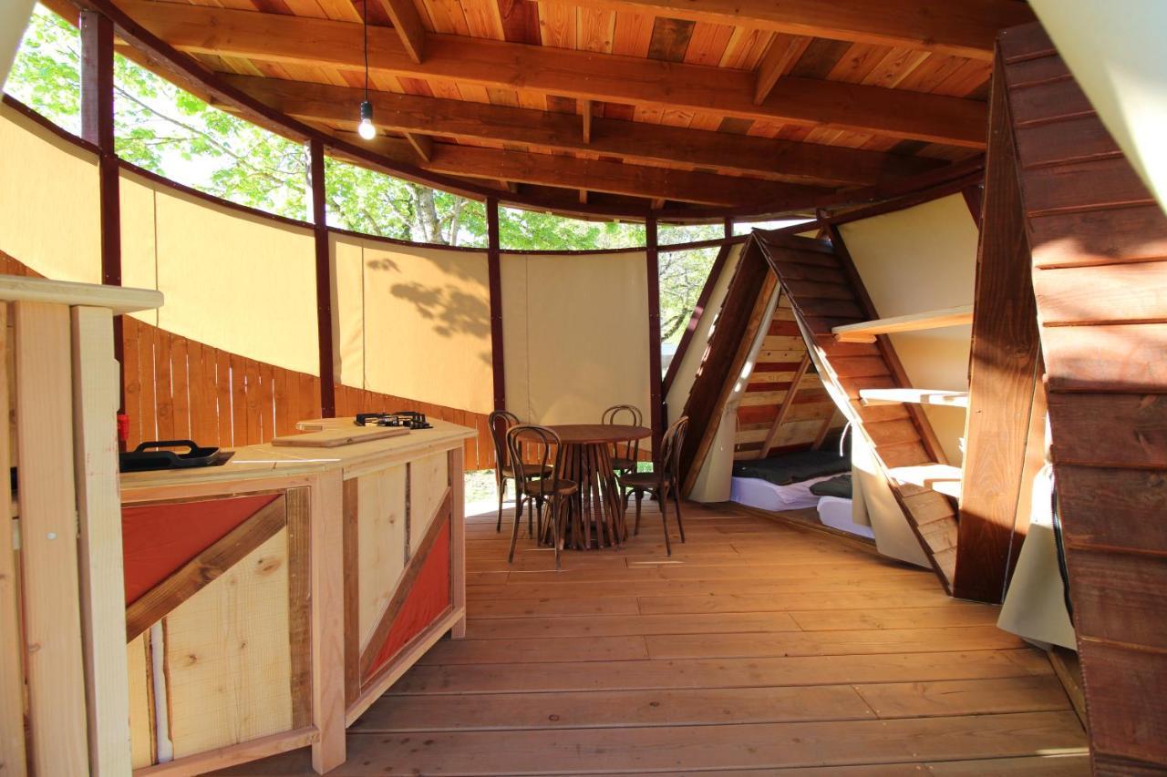Habitat Createur - Hebergements Insolites Au Camping Municipal "Les Ecureuils" Recoubeau-Jansac Dış mekan fotoğraf