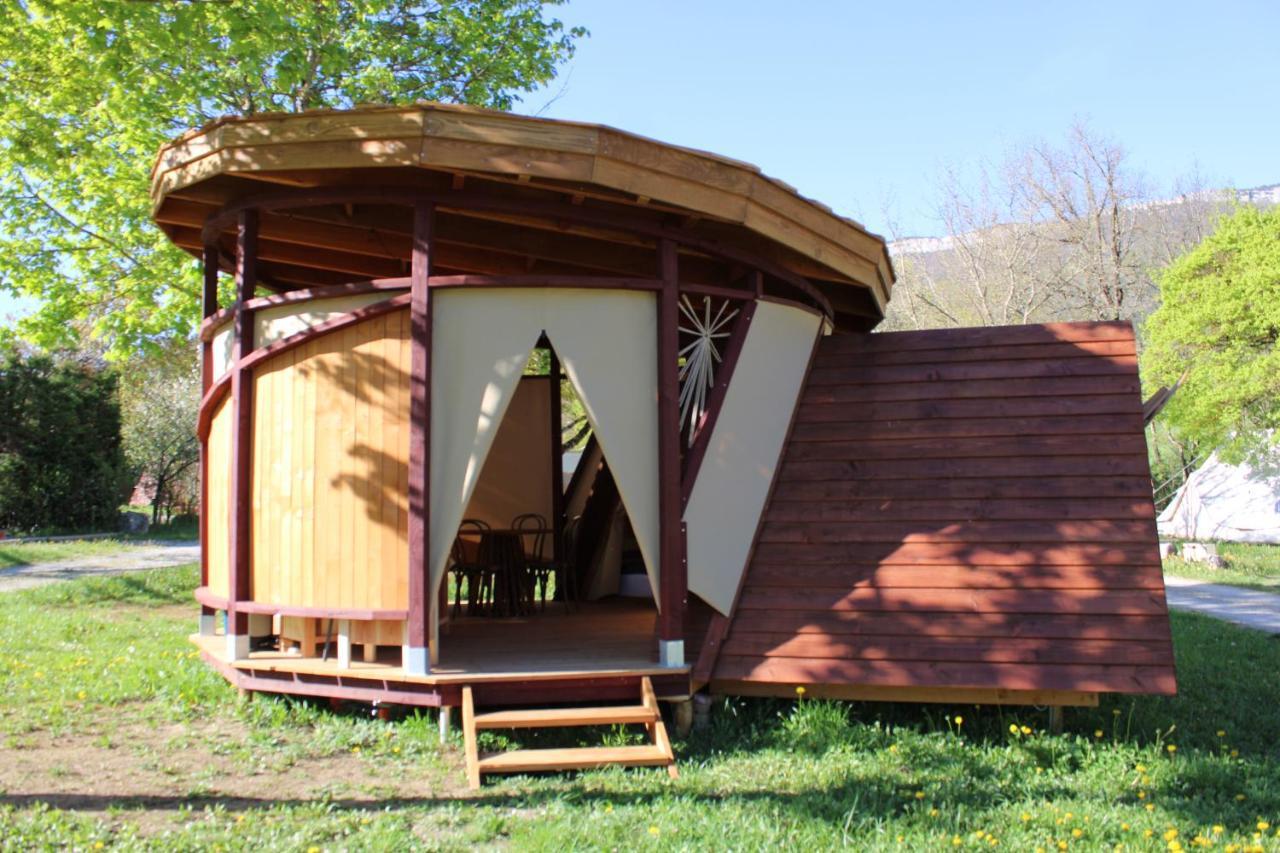 Habitat Createur - Hebergements Insolites Au Camping Municipal "Les Ecureuils" Recoubeau-Jansac Dış mekan fotoğraf
