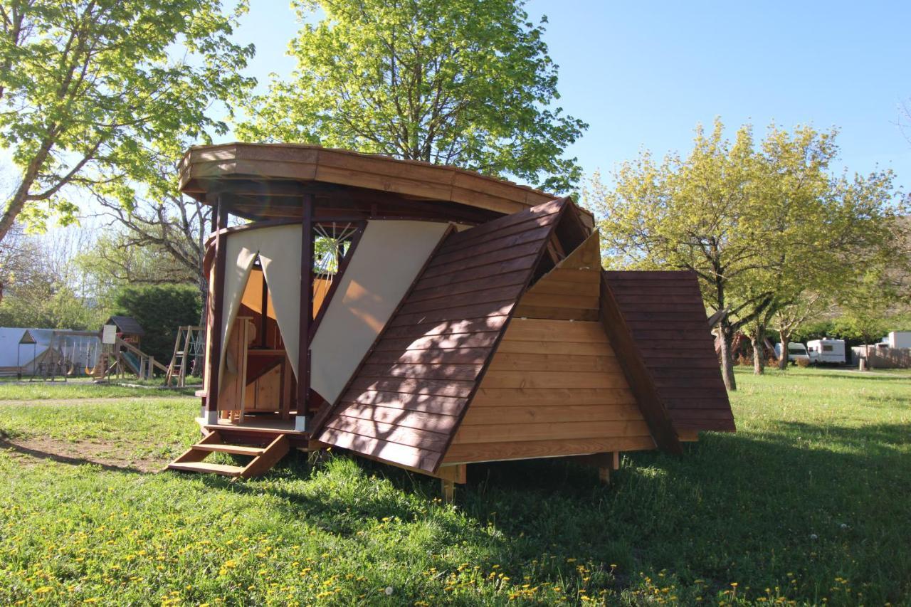Habitat Createur - Hebergements Insolites Au Camping Municipal "Les Ecureuils" Recoubeau-Jansac Dış mekan fotoğraf