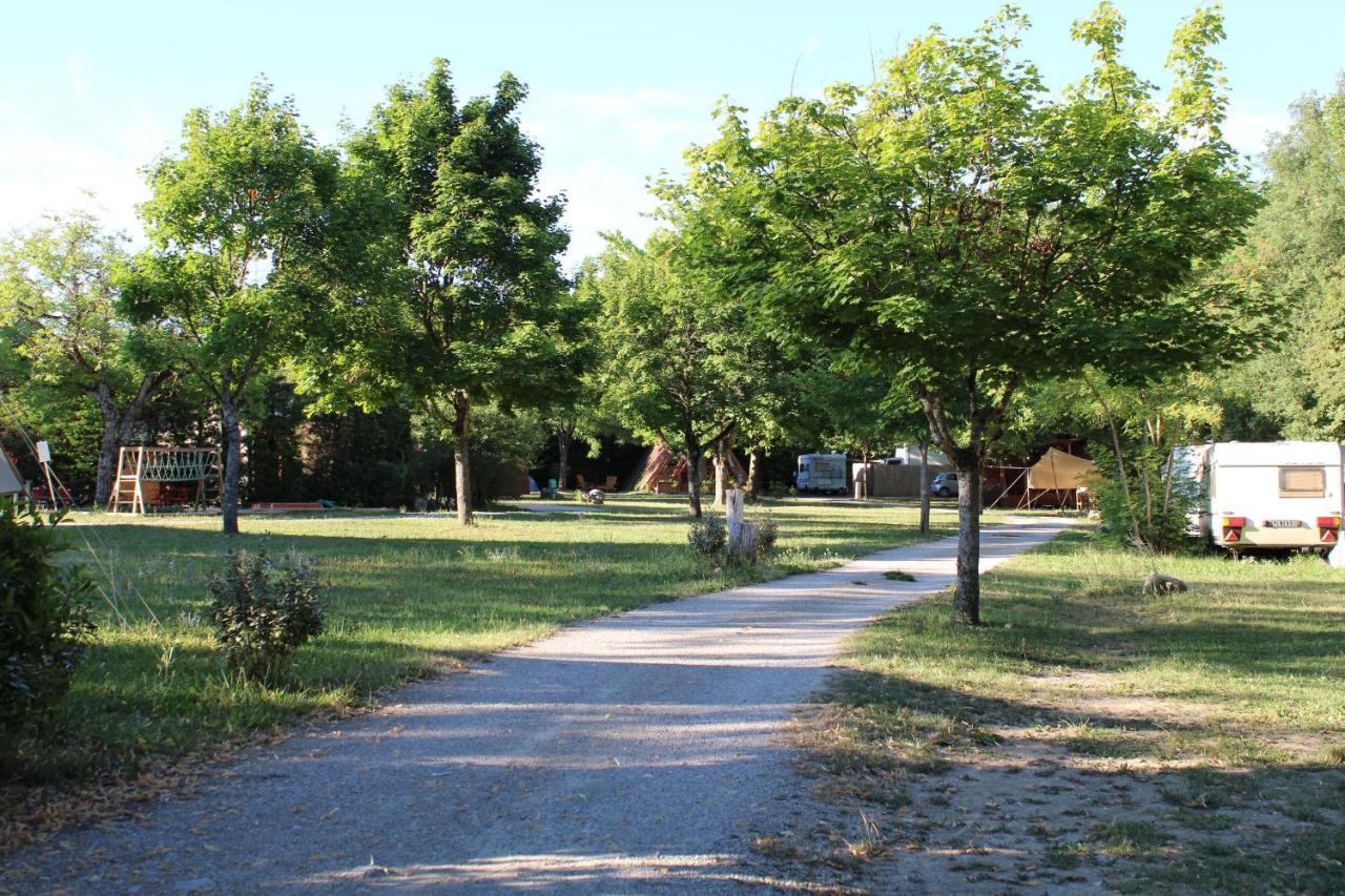 Habitat Createur - Hebergements Insolites Au Camping Municipal "Les Ecureuils" Recoubeau-Jansac Dış mekan fotoğraf