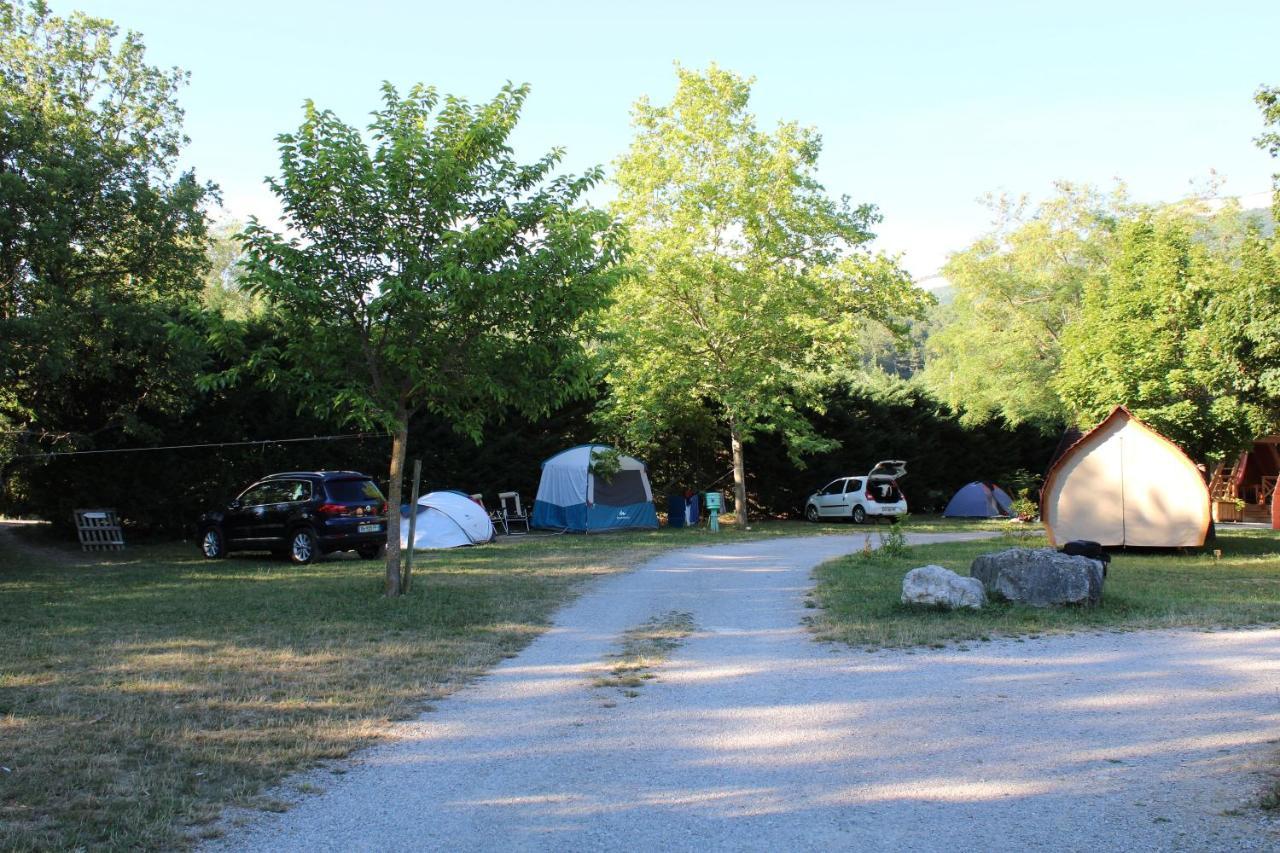Habitat Createur - Hebergements Insolites Au Camping Municipal "Les Ecureuils" Recoubeau-Jansac Dış mekan fotoğraf