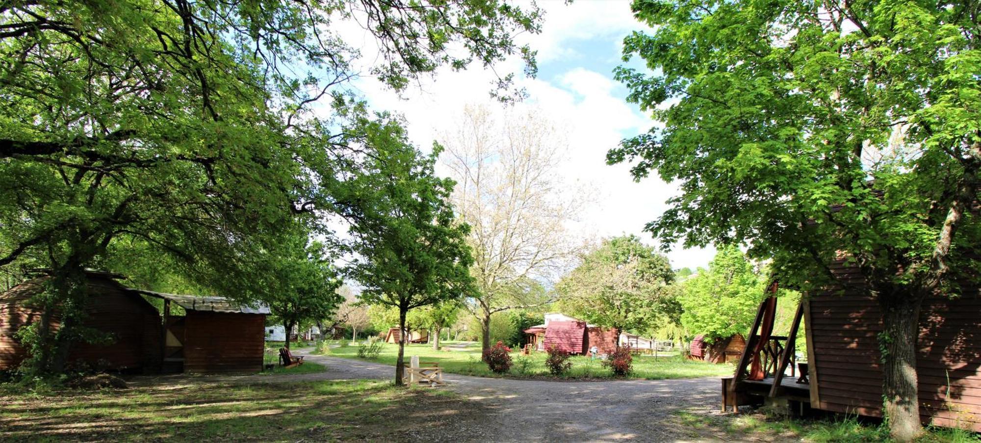 Habitat Createur - Hebergements Insolites Au Camping Municipal "Les Ecureuils" Recoubeau-Jansac Dış mekan fotoğraf